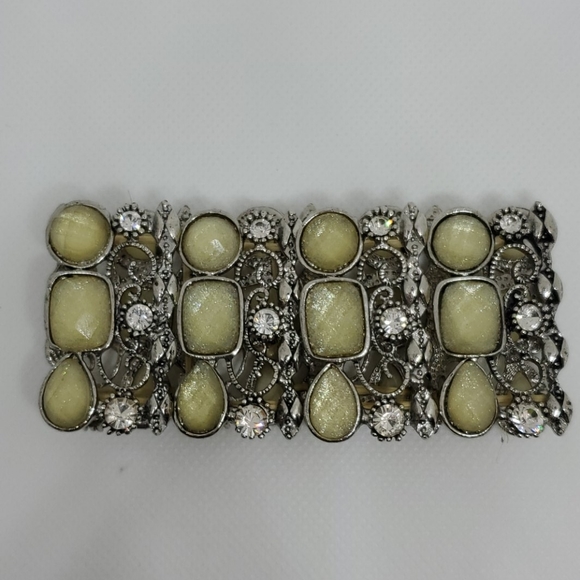 EUC Lia Sophia bracelet